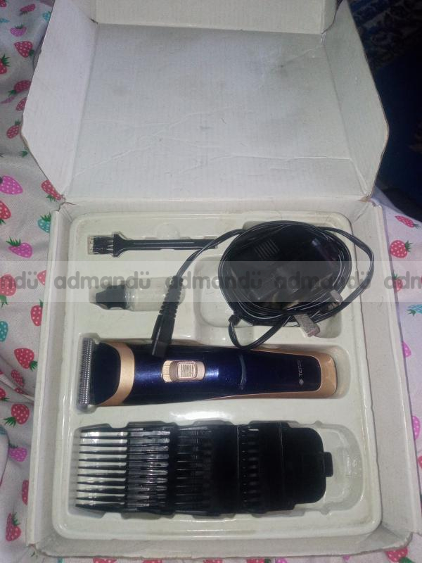 Professional hair and beard trimmer 