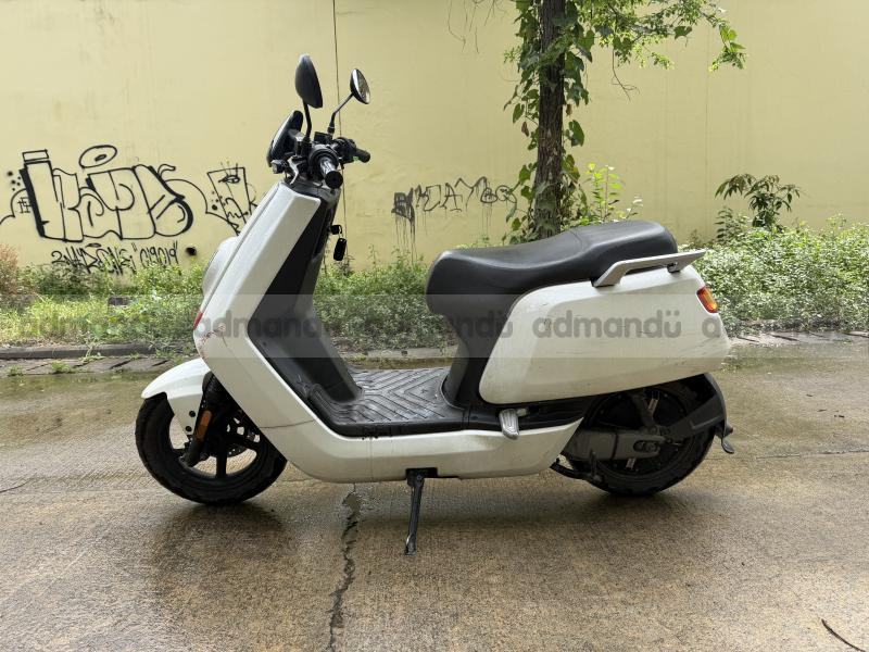 NIU e-scooter sale
