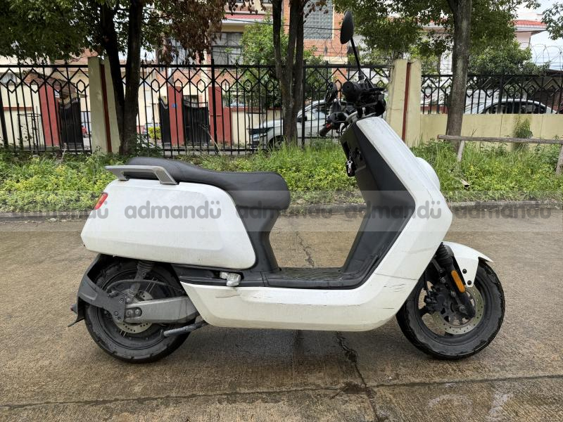 NIU e-scooter sale