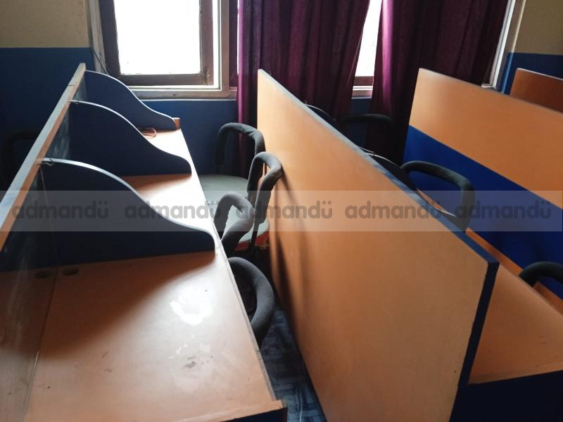 Training setup,6 benches for 18 people, with 18 round chairs